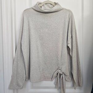 Fashionable light weight knit top
